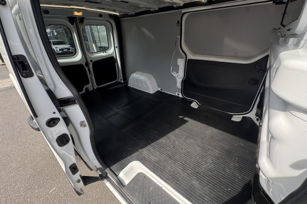 2022 Mitsubishi Express SN GLX+ Van Image 14