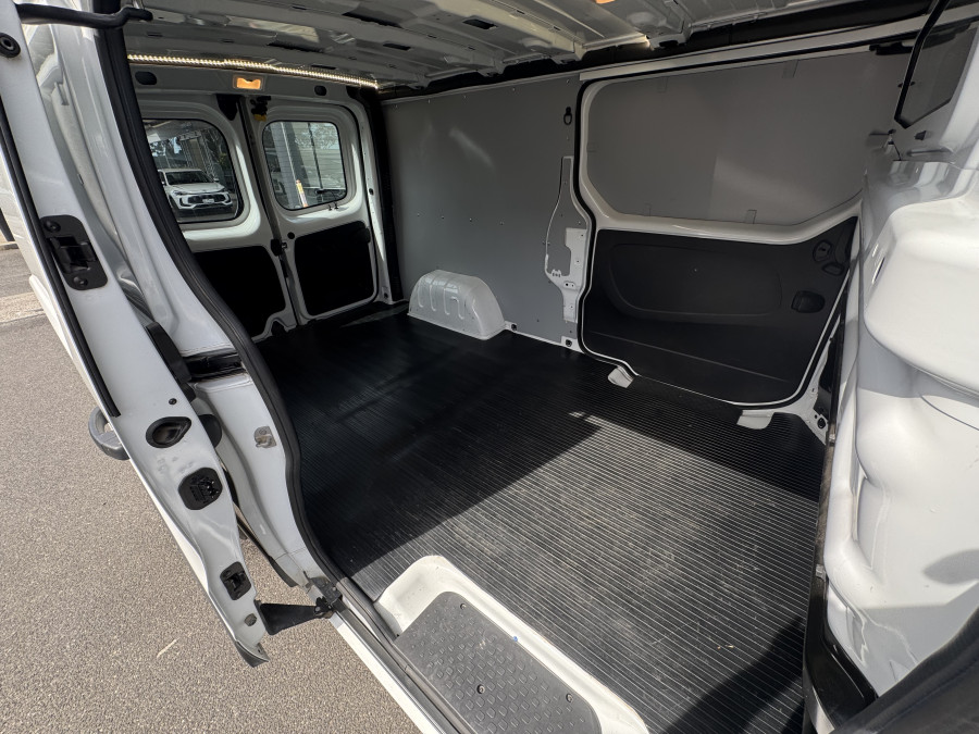 2022 Mitsubishi Express SN GLX+ Van Image 14