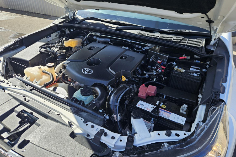 2022 Toyota HiLux GUN126R SR Double-Cab Pick-Up Image 14