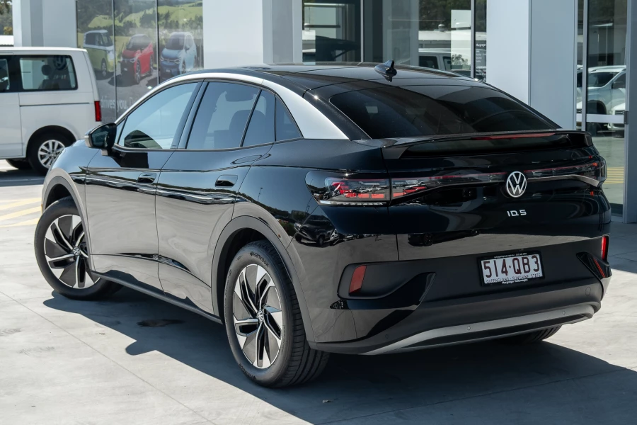 2025 Volkswagen ID. 5 E2 Pro SUV Image 2