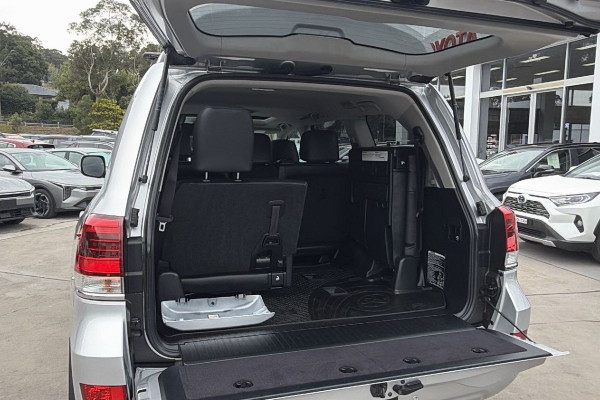 2017 Toyota LandCruiser VDJ200R VX SUV Image 28