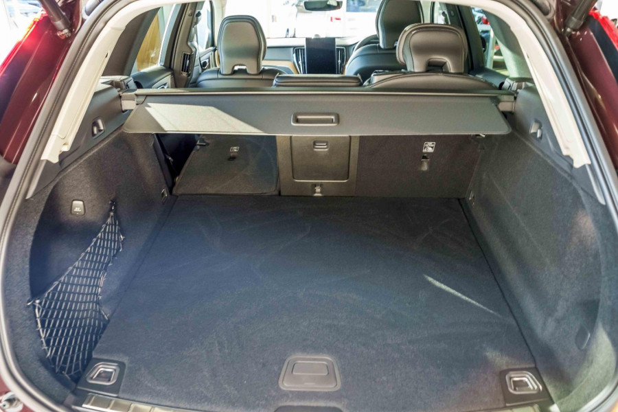 2026 Volvo XC60 UZ Ultra B5 Dark SUV Image 8