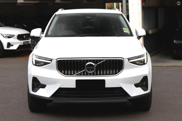 2026 Volvo XC40 XZ Ultra B4 Bright SUV Image 2