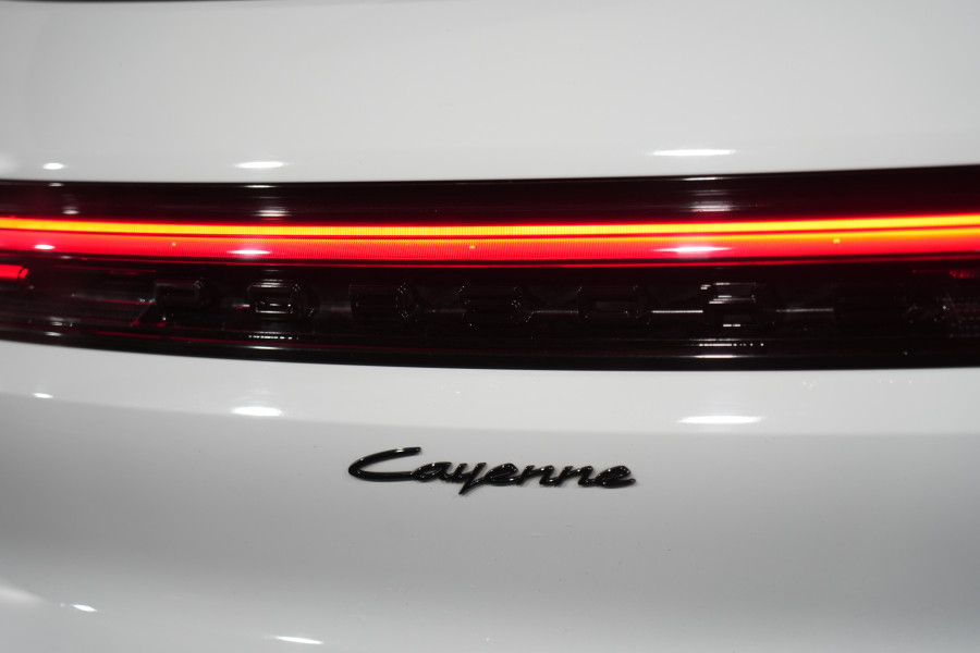 2023 Porsche Cayenne SUV Image 9
