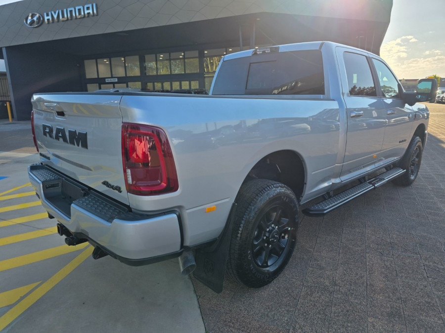 2026 Ram 2500 DJ Laramie Dual Cab Image 3
