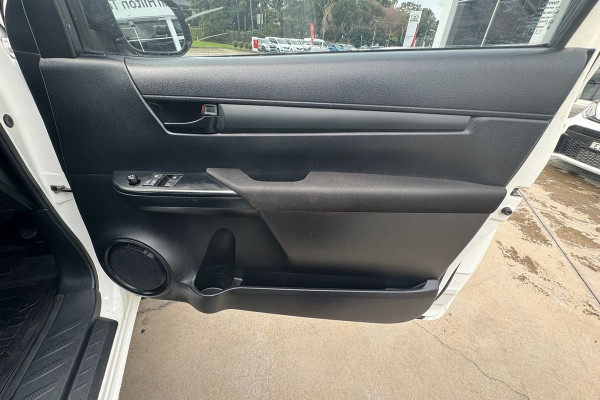 2017 Toyota HiLux GUN122R Workmate Cab Chassis Image 5