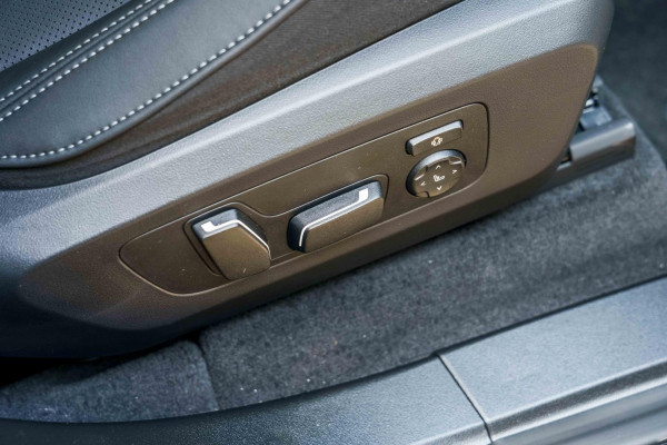 2025 BMW X3 G45 40d xDrive SUV image 17