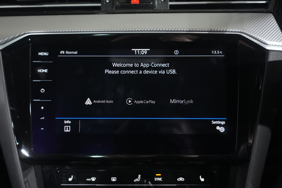 2023 Volkswagen Passat 206TSI R-Line SUV Image 25