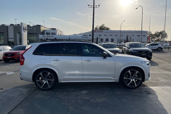 2021 Volvo XC90 L Series  Recharge Plug-In Hy Wagon Image 2