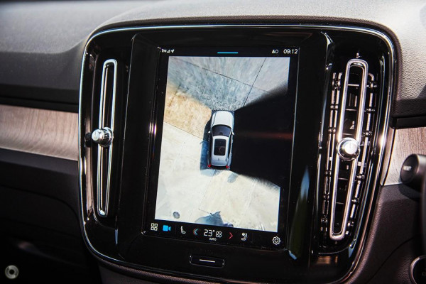 2026 Volvo XC40 XZ Ultra B4 Dark SUV Image 15