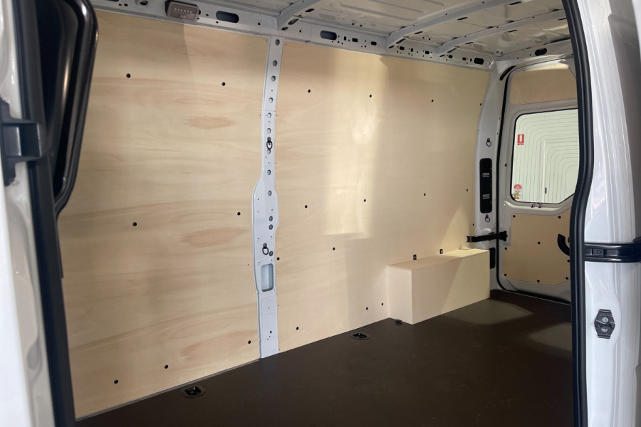 2024 Renault Master X62 Phase 2 Pro 110kW Bus Image 8