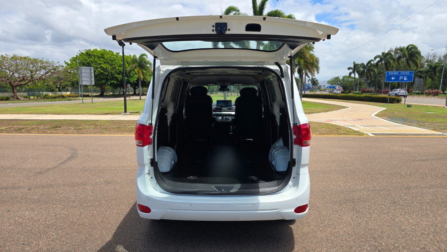 2026 MY25 LDV G10 SV7C + Van Image 14