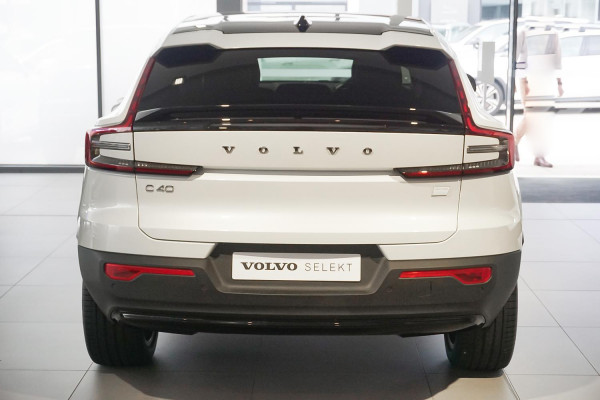  Volvo  Recharge SUV Image 3