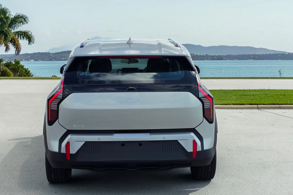 2026 Kia EV3 SV Air Long Range SUV Image 8