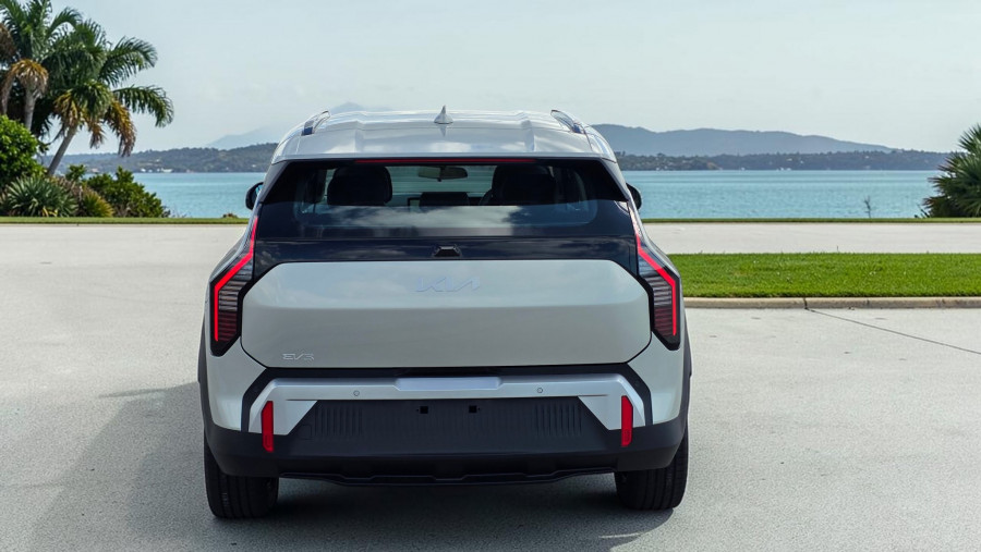 2026 Kia EV3 SV Air Long Range SUV Image 8