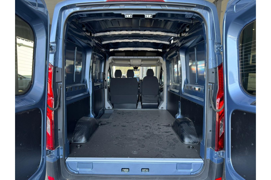 2023 LDV Deliver 9  11-Seat Bus Image 7