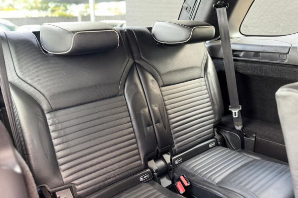 2018 Land Rover Discovery Series 5 HSE Luxury SUV Image 16