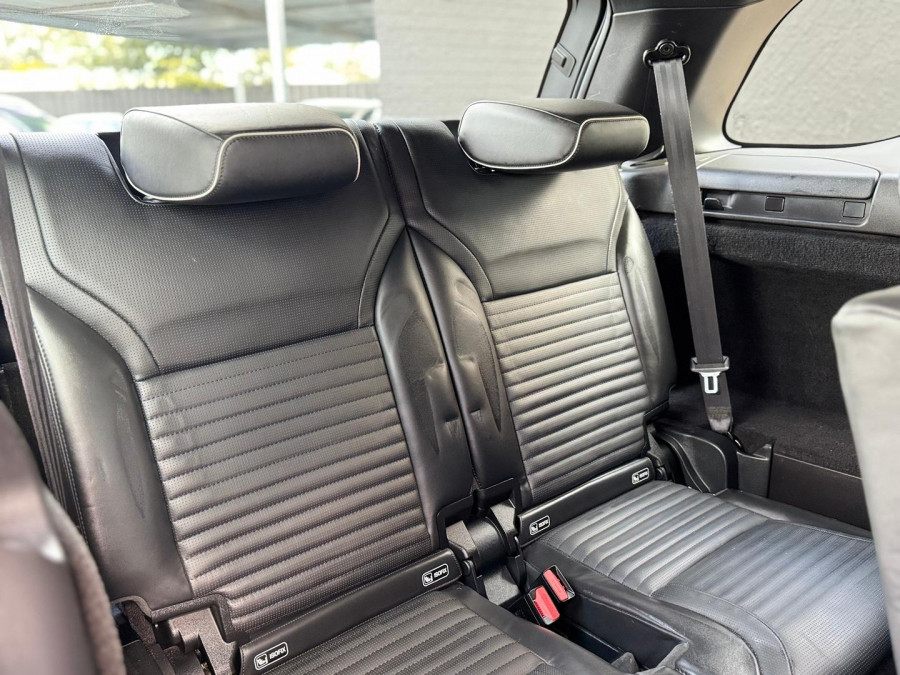2018 Land Rover Discovery Series 5 HSE Luxury SUV Image 16