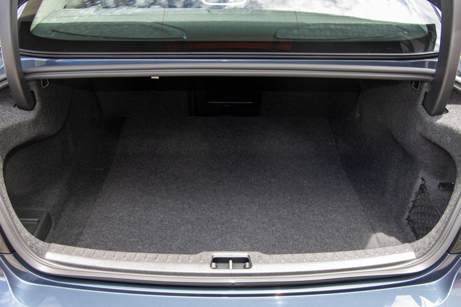 2024 Volvo S60  Ultimate B5 Bright Sedan Image 9