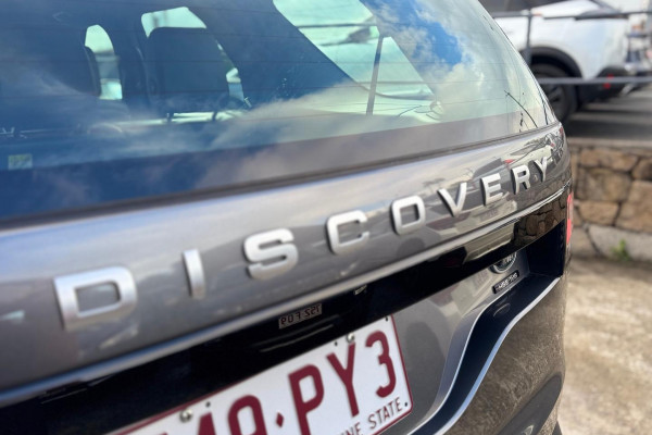 2018 Land Rover Discovery Series 5 HSE Luxury SUV Image 24