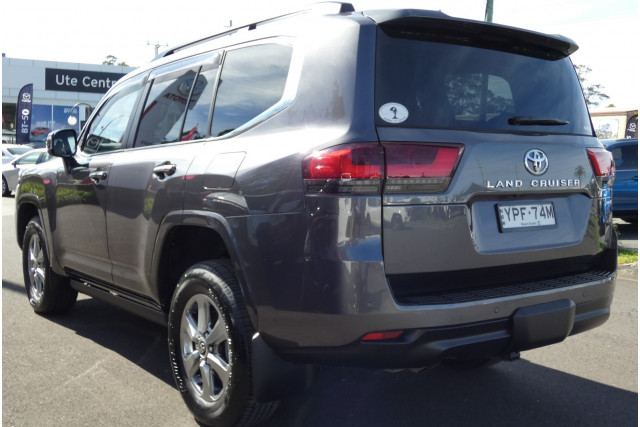 2021 Toyota LandCruiser FJA300R LC300 SAHARA 4X4 SUV Image 8