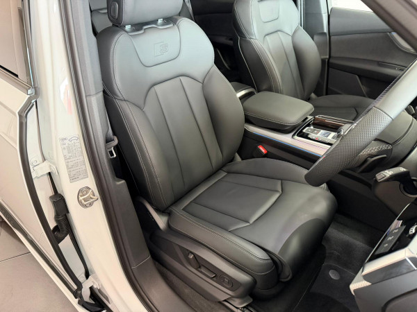 2025 Audi Q7 4M 55 TFSI S line SUV image 2