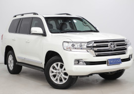 Toyota Landcruiser Sahara (4x4) Toyota Landcruiser Sahara (4x4) Auto
