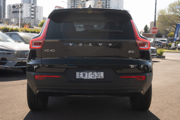 2022 MY23 Volvo XC40 XZ Ultimate B4 Dark SUV Image 5