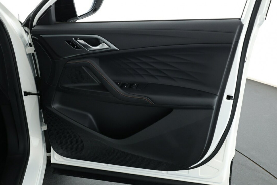 2025 MG HS AS33 Essence SUV Image 17