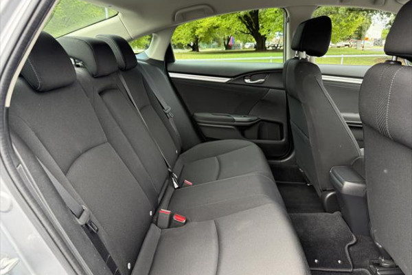 2018 Honda Civic 10th Gen VTi-L Sedan Image 5