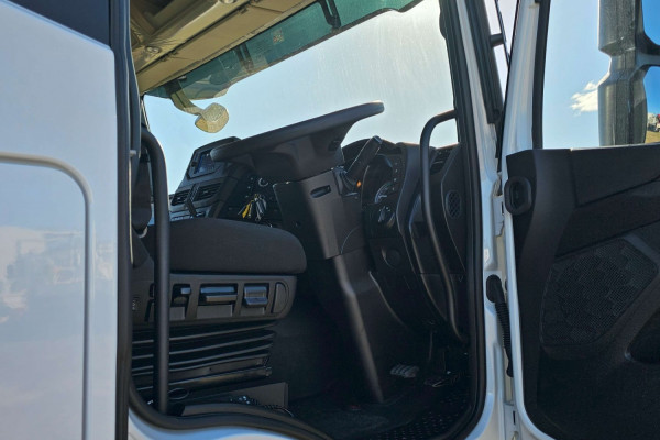 2025 Iveco S-way AXLE RIGIDS Cab Chassis Image 7