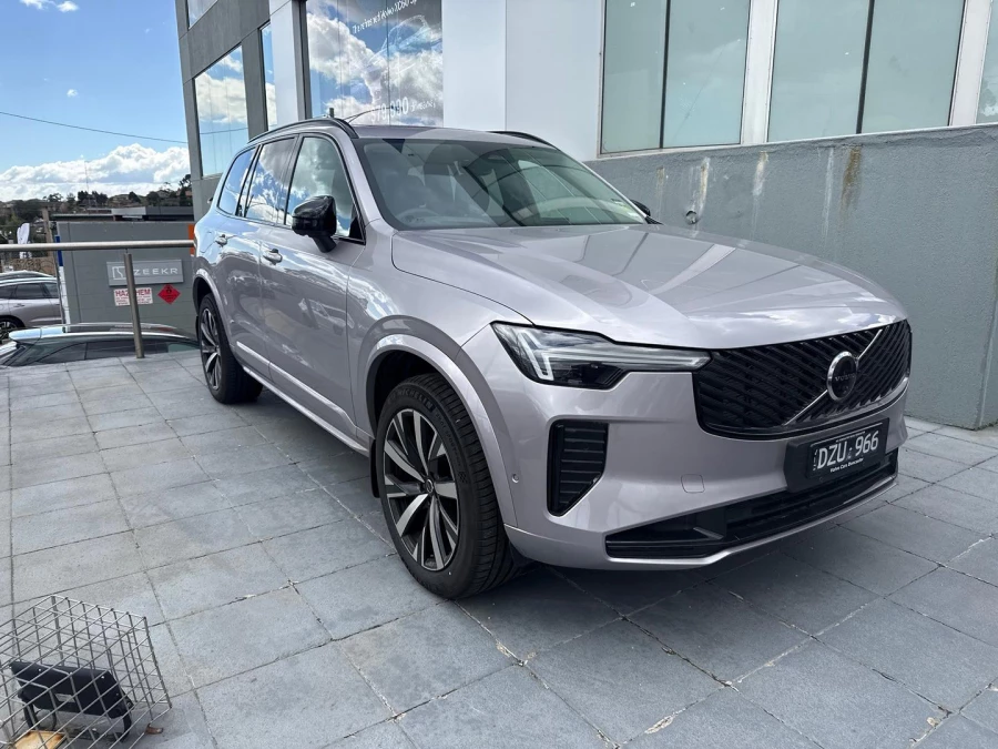 2025 Volvo XC90 L Series Ultra T8 Plug-In Hybrid SUV Image 2