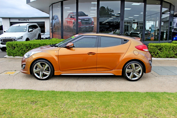 2012 Hyundai Veloster FS2 SR Turbo Coupe Image 5