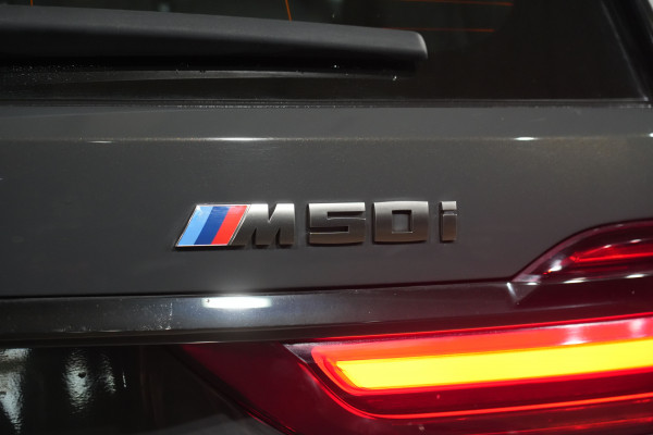 2021 BMW X7 M50i SUV Image 10