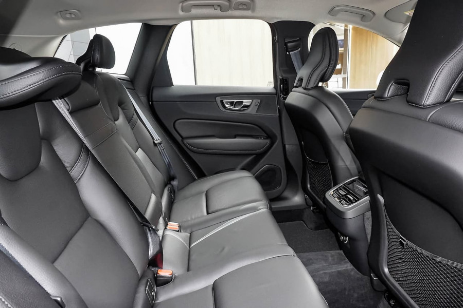 2019 Volvo XC60 UZ D4 Inscription Suv Image 5