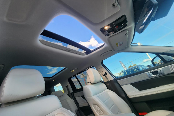 2024 MY25 Hyundai Santa Fe MX5.V1 Hybrid Calligraphy SUV Image 20