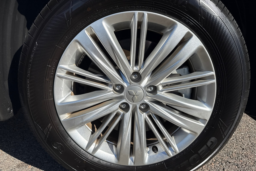 2024 Mitsubishi Outlander ZM LS SUV Image 26
