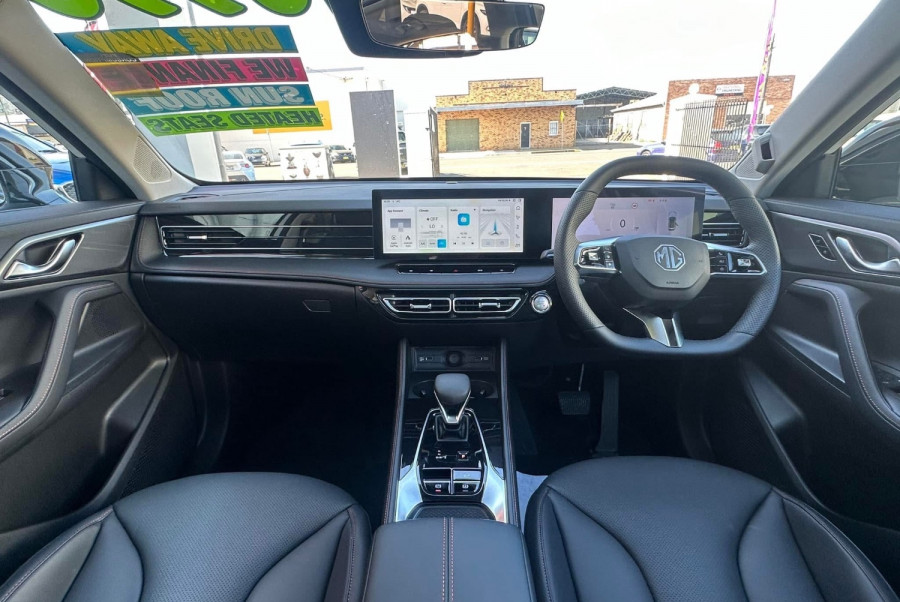 2024 MY24.5 MG HS AS33 Essence SUV Image 14