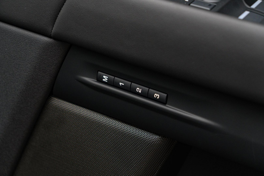 2026 MY26.5 Land Rover Range Rover Evoque L551 P300e Autobiography SUV