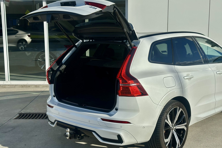 2022 Volvo XC60 B6 AWD R-Design SUV Image 10