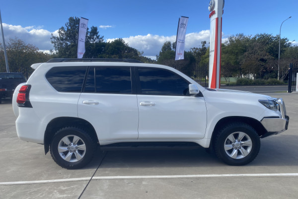 2018 Toyota LandCruiser Prado GDJ150R GXL SUV Image 8