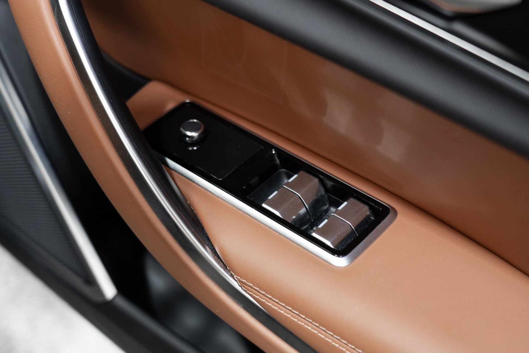 2022 Jaguar Xf P300 R-Dynamic Hse (221kw) Sedan Image 12