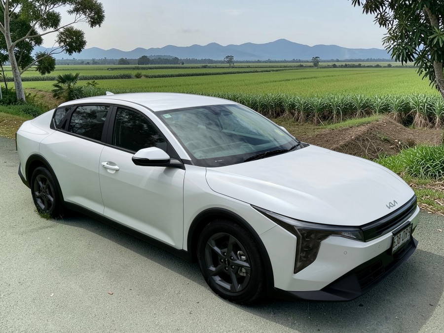 2025 Kia K4 CL4m S Sedan Image 1