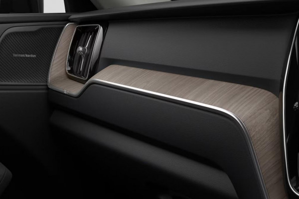 2025 Volvo XC60 UZ Plus T8 Plug-in Hybrid SUV Image 24