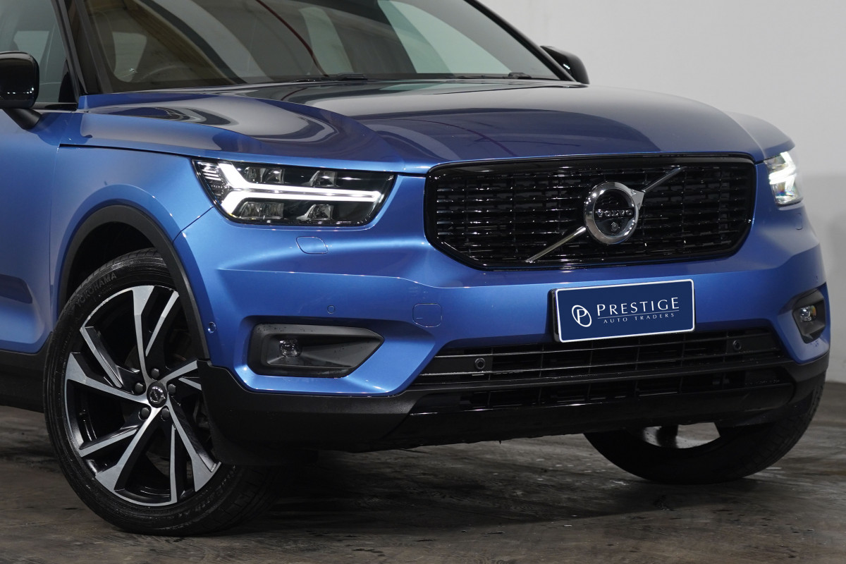 2018 Volvo Xc40 D4 R-Design (Awd) SUV Image 2