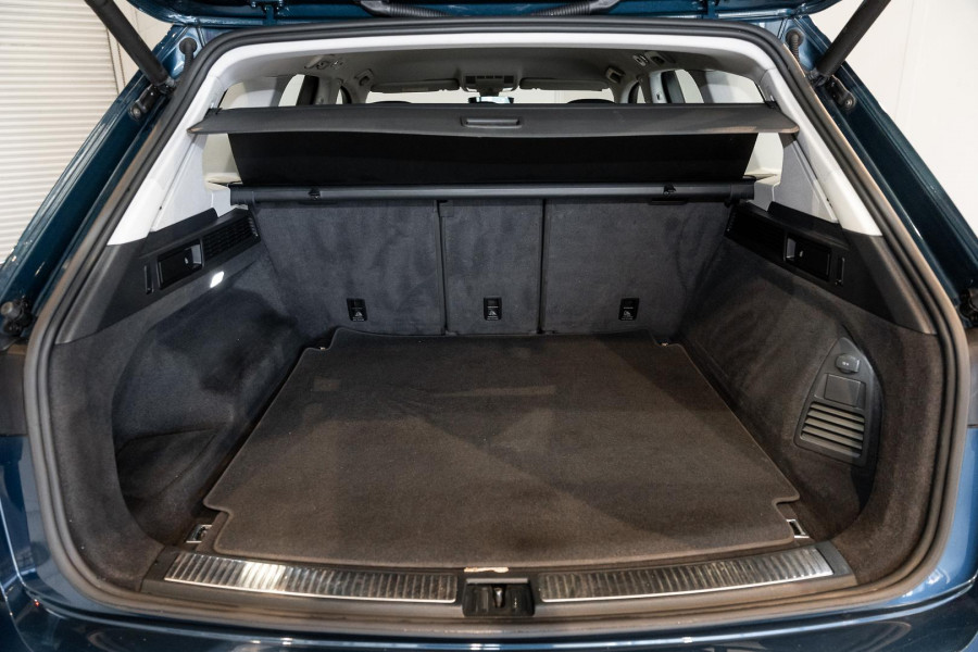 2019 Volkswagen Touareg CR 190TDI Launch Edition SUV Image 11