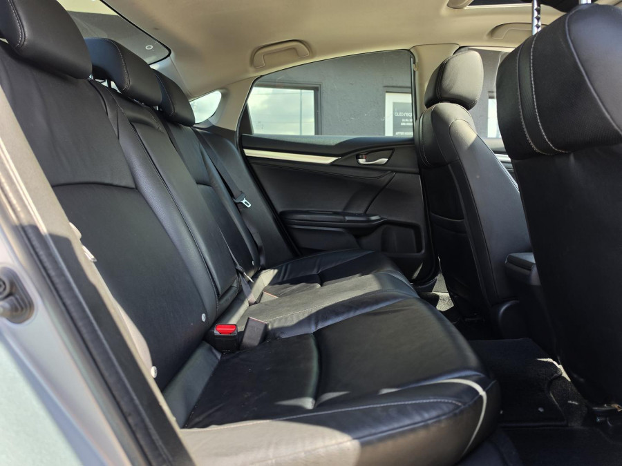 2016 Honda Civic 10th Gen VTi-LX Sedan Image 19