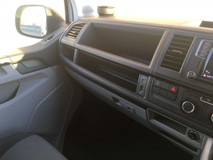 2019 Volkswagen Transporter T6 SWB Van Normal Roof Van Image 11