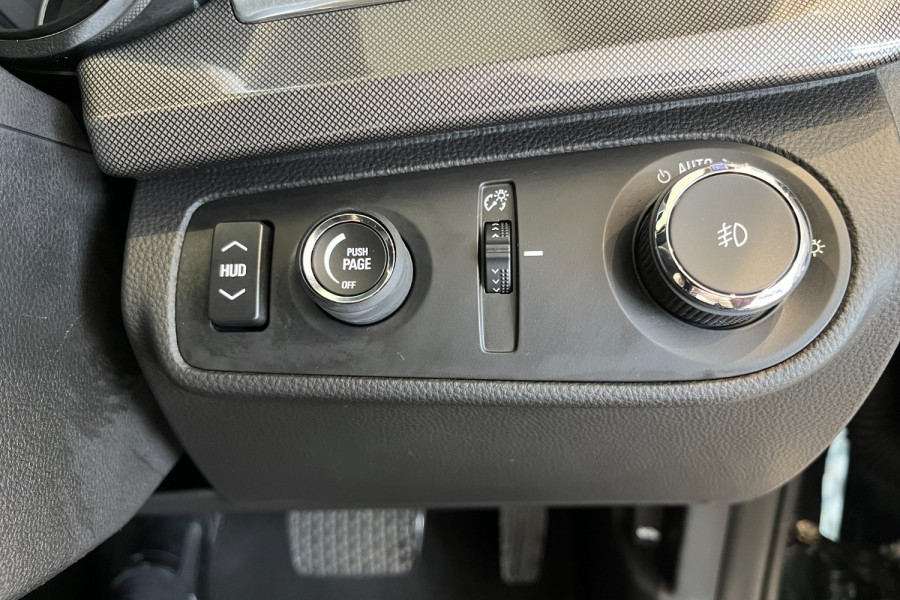 2013 Holden Calais VF V Sedan Image 14
