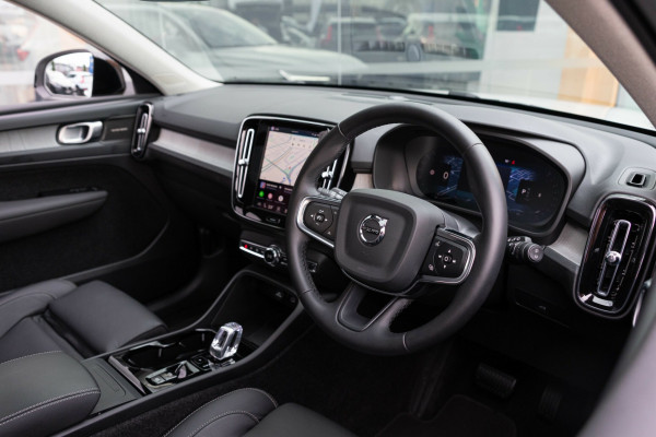 2025 MY26 Volvo XC40 XZ Ultra B4 Dark SUV Image 18